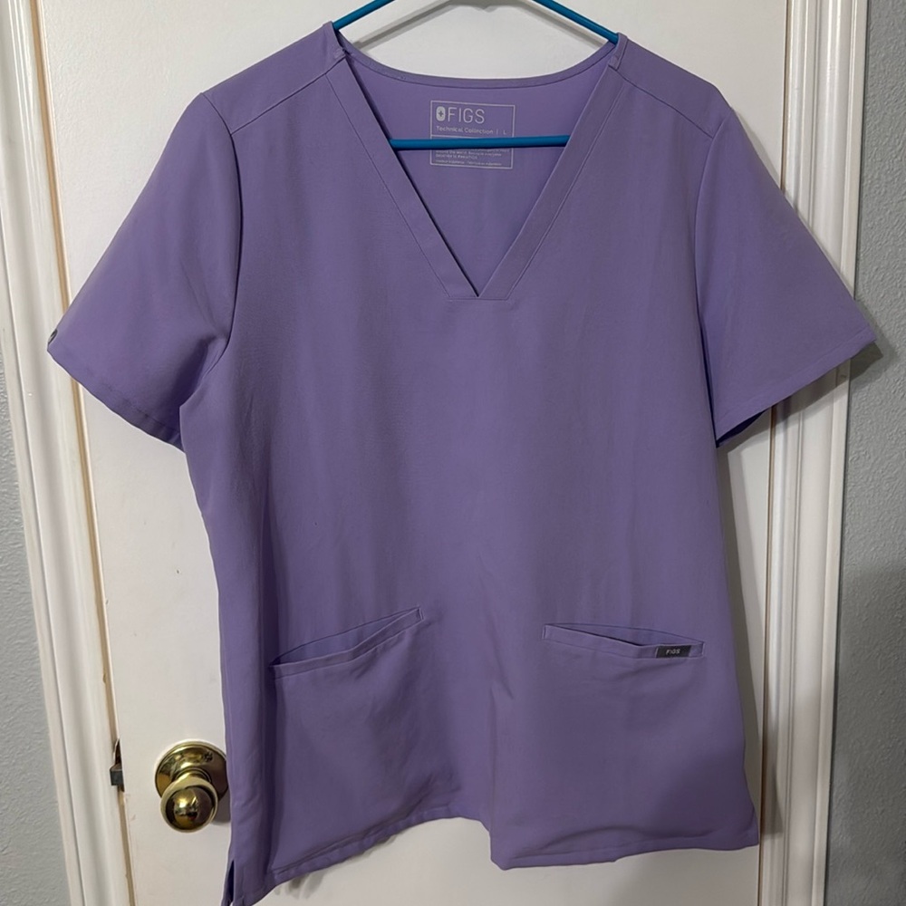 Women’s Figs scrub top